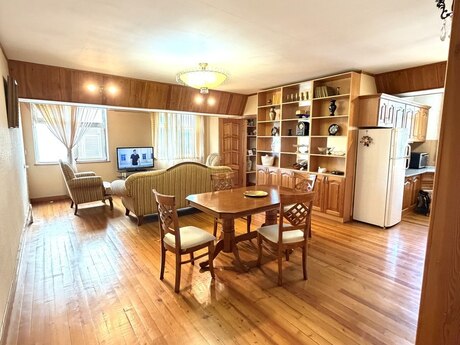 3-room old-build apartment for sale in Sahil, 90 m², 280 000 AZN, photo 2 / 12
