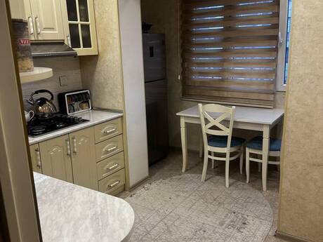 4 otaqlı köhnə tikili - İnşaatçılar m. - 110 m²