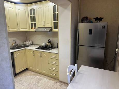 4 otaqlı köhnə tikili - İnşaatçılar m. - 110 m²