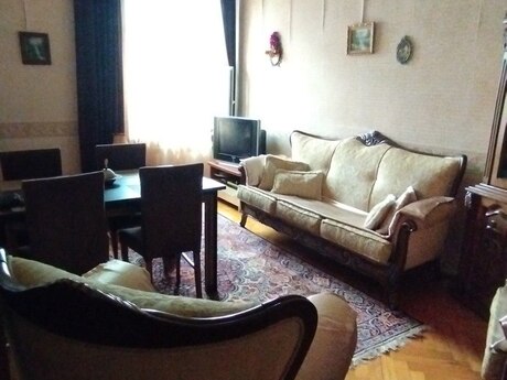 3-комн. вторичка - м. Элмляр Академиясы - 75 м²
