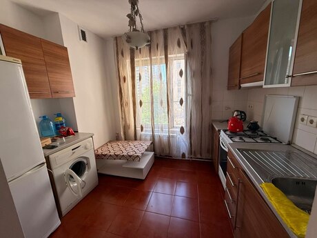 Elan №6353678 - Bakı, Nəsimi r., 2 otaqlı, 70 m², 4/8 mərtəbə