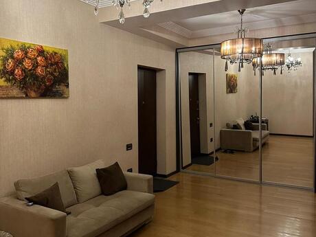 4-комнатная квартира, 210 м², 28 May: 530 000 ₼ 2