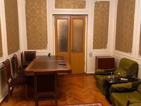 Elan №6353813 - Bakı, İçəri Şəhər m., 3 otaqlı, 90 m², 4/5 mərtəbə
