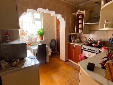 3 otaqlı köhnə tikili - Hövsan q. - 64 m²