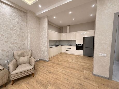 2-комн. новостройка - м. 28 мая - 92 м²