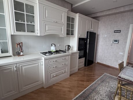 3-комн. новостройка - Насиминский р. - 130 м²