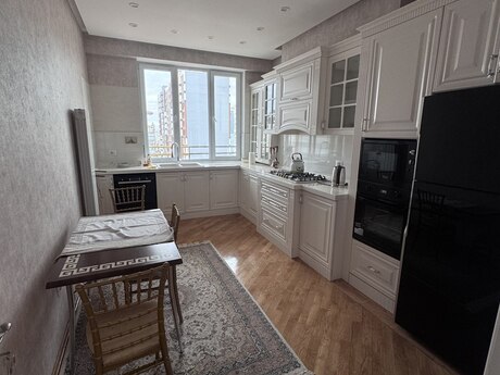 3-комн. новостройка - Насиминский р. - 130 м²