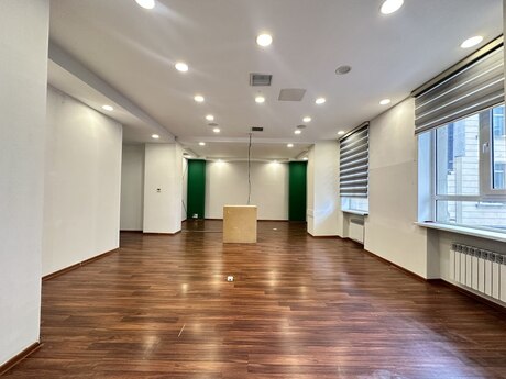 20 otaqlı ofis - 28 May m. - 1600 m²