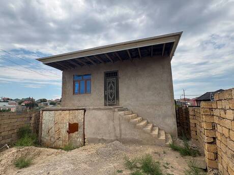 6 otaqlı həyət evi/bağ evi - Binəqədi r. - 160 m²