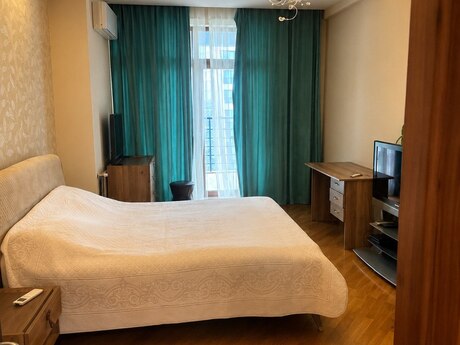 3 otaqlı yeni tikili - Şah İsmayıl Xətai m. - 220 m²