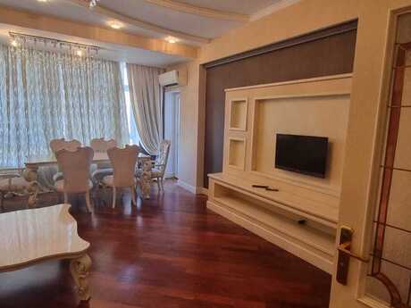 Kirayə 3 otaqlı mənzil, 130 m², Nəriman Nərimanov: 1 500 ₼/ay 2