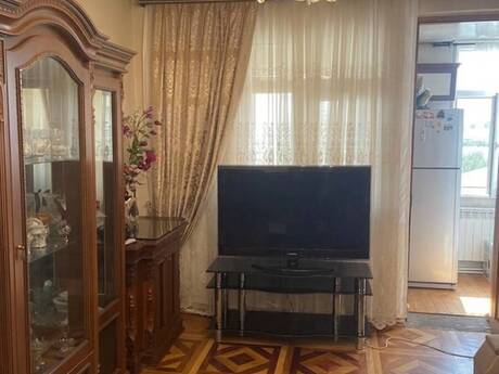 2 otaqlı köhnə tikili - Azadlıq Prospekti m. - 55 m²