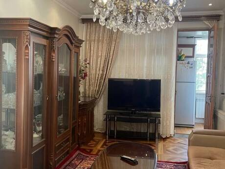 2 otaqlı köhnə tikili - Azadlıq Prospekti m. - 55 m²
