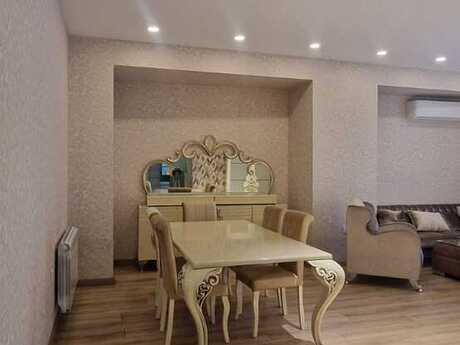 4 otaqlı yeni tikili - 8 Noyabr m. - 180 m²