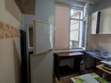 2 otaqlı köhnə tikili - Elmlər Akademiyası m. - 50 m²