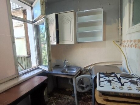 2 otaqlı köhnə tikili - Elmlər Akademiyası m. - 50 m²