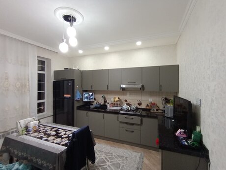 4 otaqlı həyət evi/bağ evi - Zabrat q. - 180 m²