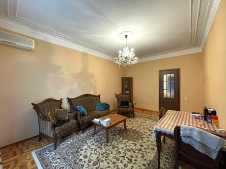 Elan №6356710 - Bakı, Gənclik m., 2 otaqlı, 60 m², 1/5 mərtəbə