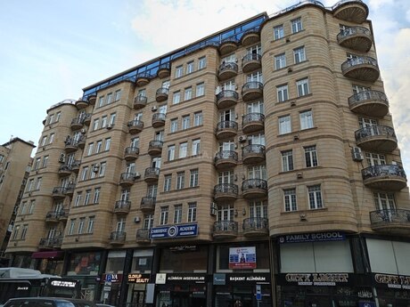 Объявление №6356717 - Баку, м. Гянджлик, 5-комн., 245 м², 6/8 этаж