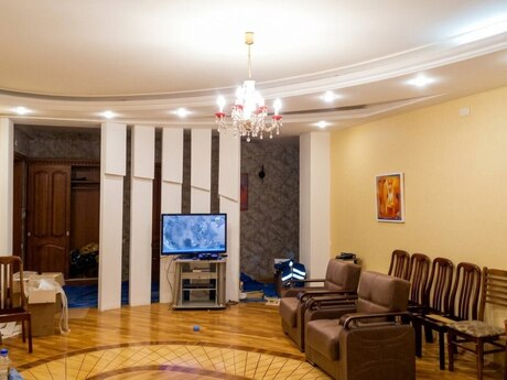 3 otaqlı mənzil, 135 m², 28 May: 360 000 ₼ 2
