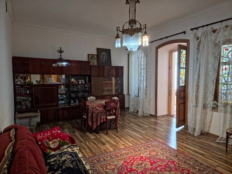 Elan №6357184 - Bakı, Sahil m., 3 otaqlı, 80 m², 2/3 mərtəbə