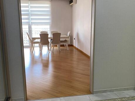 Kirayə 3 otaqlı mənzil, 150 m², İnşaatçılar: 1 100 ₼/ay 2