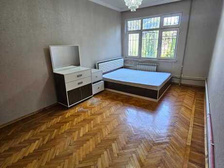 3 otaqlı köhnə tikili - 7-ci mikrorayon q. - 75 m²