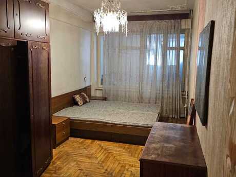 2-комн. вторичка - м. Элмляр Академиясы - 70 м²
