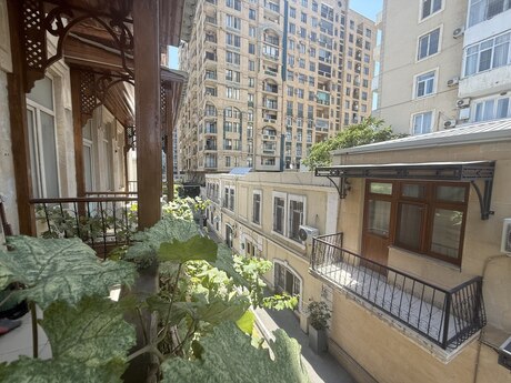 4-комнатная квартира, 135 м², Sahil: 385 000 ₼ 4