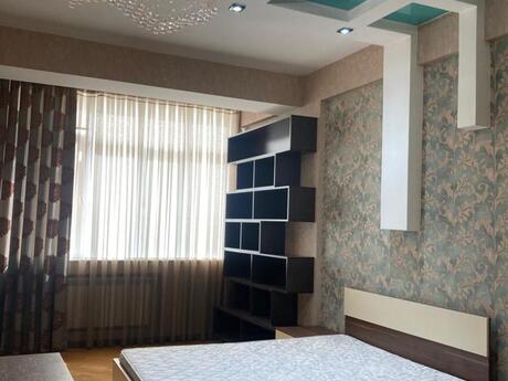 4-room apartment for rent, 150 m², Nəriman Nərimanov: 1 300 ₼/mo 4