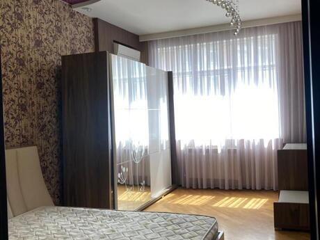 4-room apartment for rent, 150 m², Nəriman Nərimanov: 1 300 ₼/mo 3