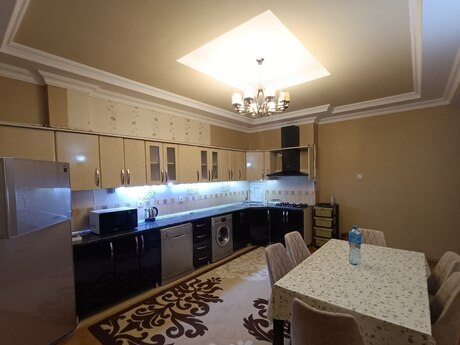 Kirayə 3 otaqlı mənzil, 150 m², Şah İsmayıl Xətai: 1 200 ₼/ay 2
