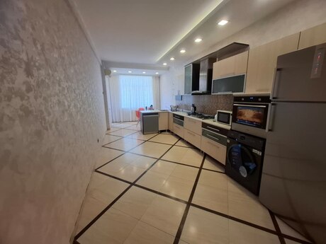 Kirayə 3 otaqlı mənzil, 170 m², 28 May: 1 700 ₼/ay 3