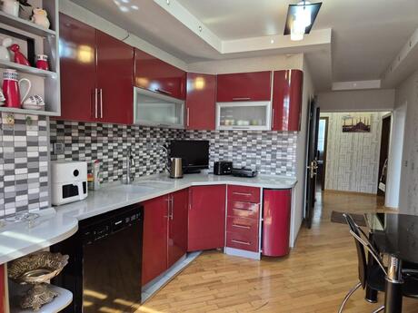 4-комн. вторичка - м. Ази Асланов - 120 м²
