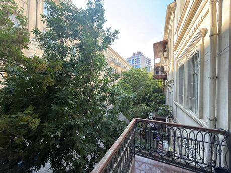 Elan №6359502 - Bakı, Sahil m., 3 otaqlı, 70 m², 2/3 mərtəbə