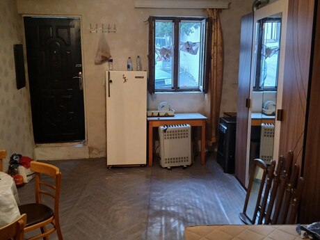 1 otaqlı həyət evi/bağ evi - Elmlər Akademiyası m. - 24 m²