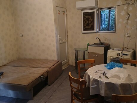 1 otaqlı həyət evi/bağ evi - Elmlər Akademiyası m. - 24 m²