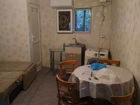 1 otaqlı həyət evi/bağ evi - Elmlər Akademiyası m. - 24 m²