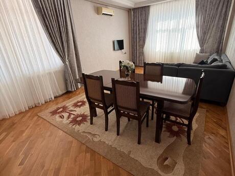 3-room apartment for rent, 101 m², Həzi Aslanov: 800 ₼/mo 3