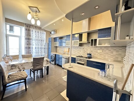 4 otaqlı yeni tikili - Elmlər Akademiyası m. - 195 m²