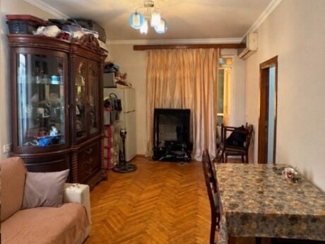3 otaqlı köhnə tikili - İnşaatçılar m. - 60 m²