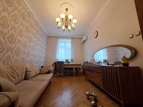 2 otaq · 65 m² · 2/5 mərtəbə, Elmlər Akademiyası