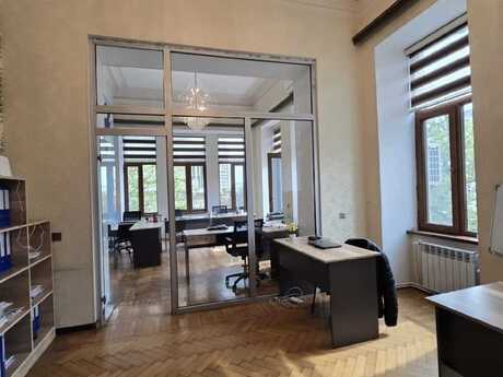 5 otaqlı ofis - Nizami m. - 150 m²