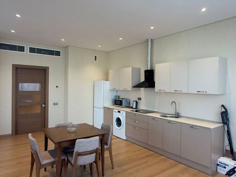 4 otaqlı yeni tikili - Şah İsmayıl Xətai m. - 210 m²