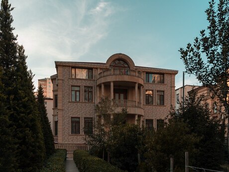 8 otaqlı həyət evi/bağ evi - 20 Yanvar m. - 606 m²