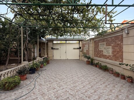 7 otaqlı həyət evi/bağ evi - Xocəsən m. - 300 m²