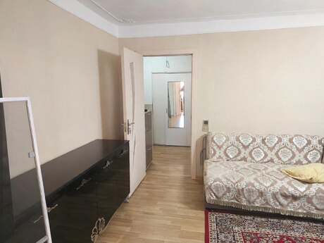 2-комн. вторичка - м. Элмляр Академиясы - 55 м²