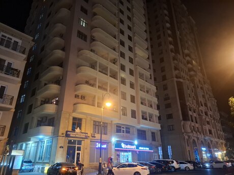 3-комн. новостройка - м. 28 мая - 180 м²