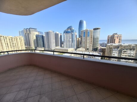 3-комн. новостройка - м. 28 мая - 180 м²