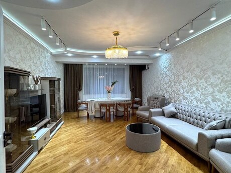 Elan №6362548 - Bakı, 9-cu mikrorayon q., 3 otaqlı, 135 m², 2/17 mərtəbə